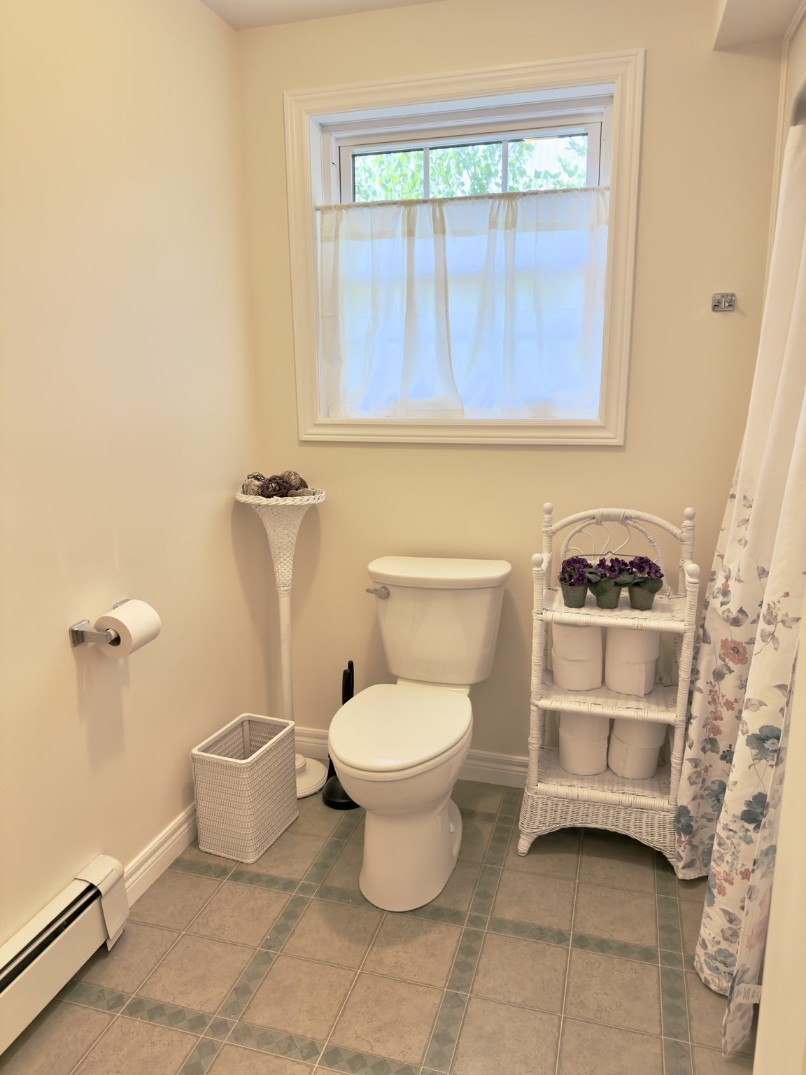Second full bathroom at Ledge & Tide