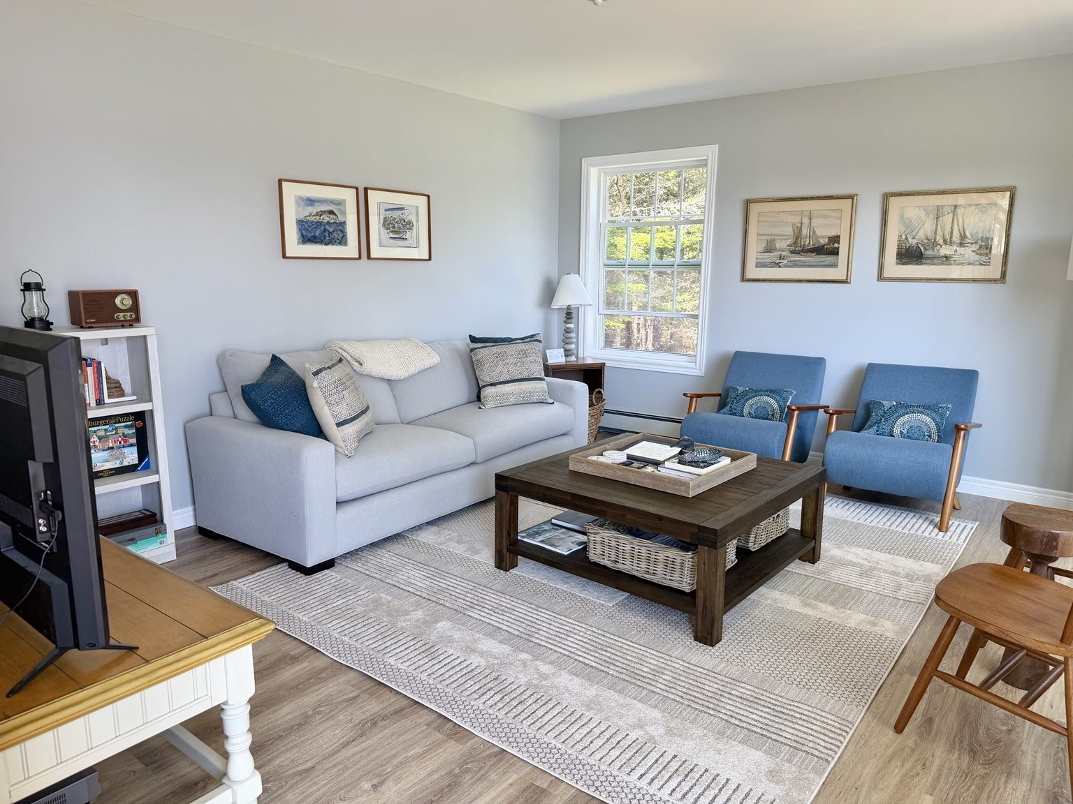 Living room at Ledge & Tide