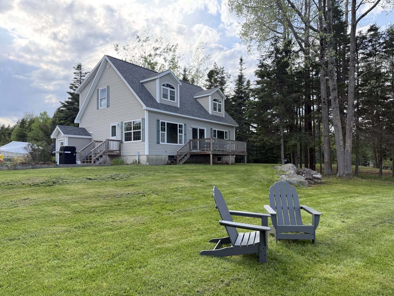 Exterior of Ledge & Tide with lawn chairs